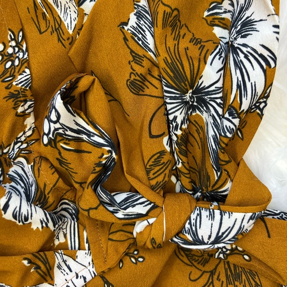 Floral Wrapover Top - Picture 4 of 4